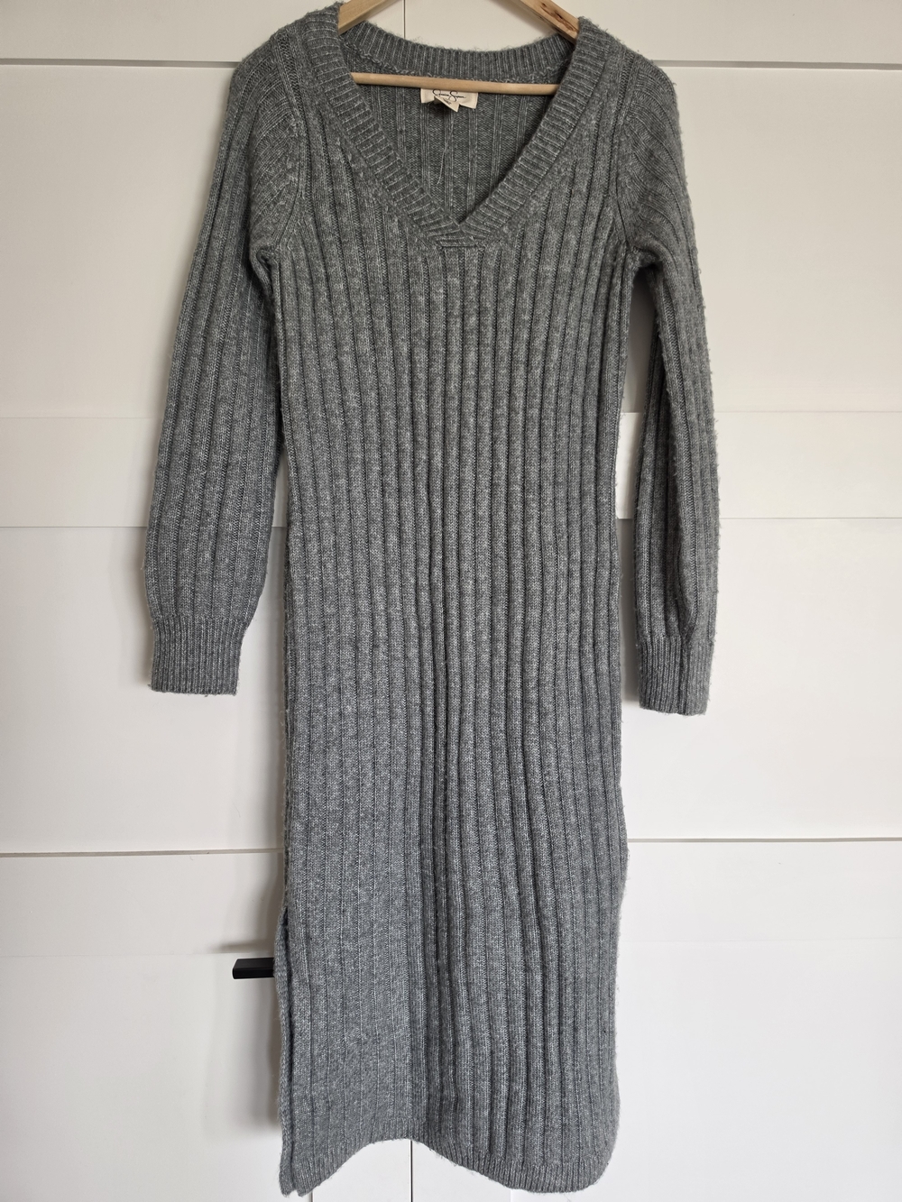 Jessica Simpson Ribbed V-Neck Midi Dress in Gray